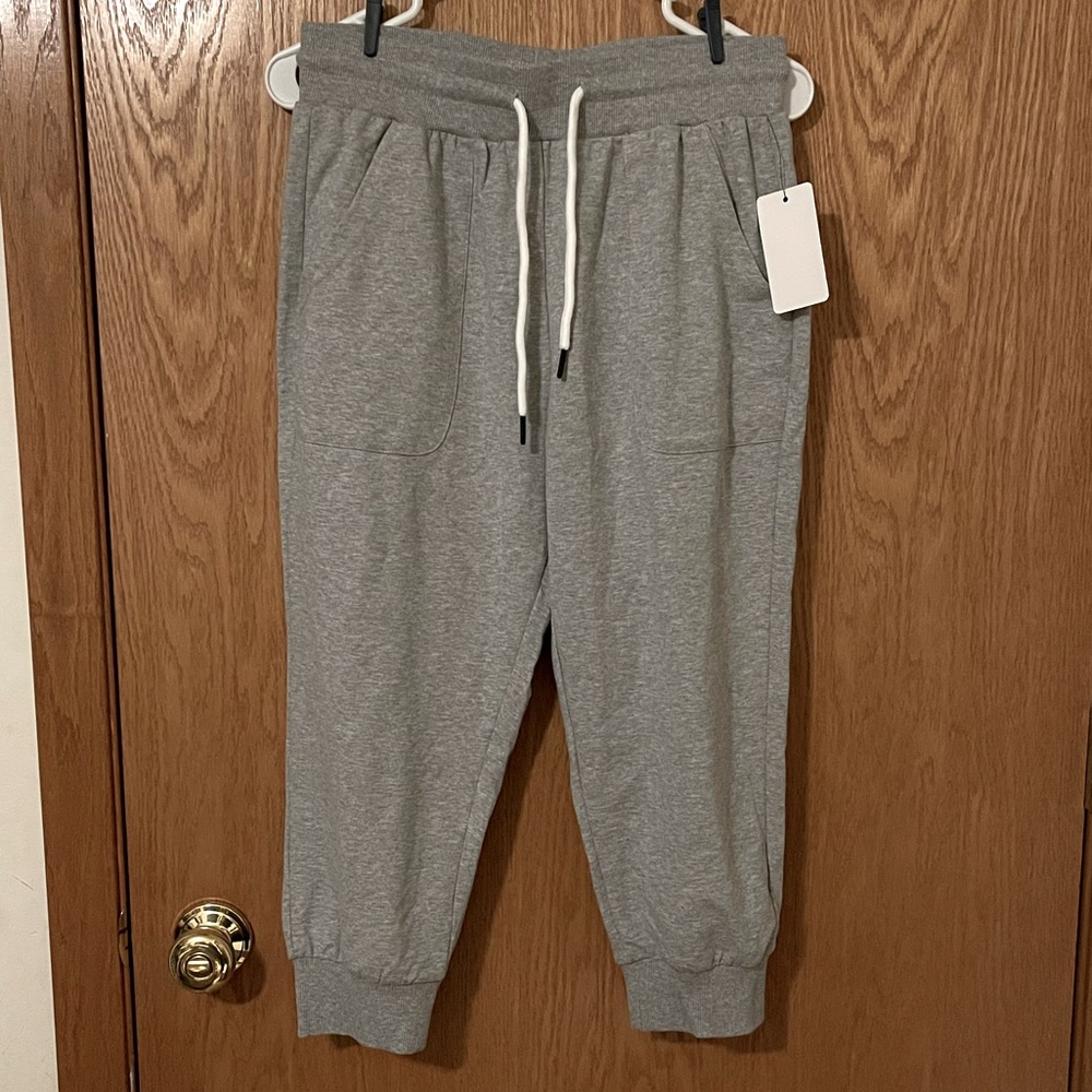Size M Special Magic Capri Joggers